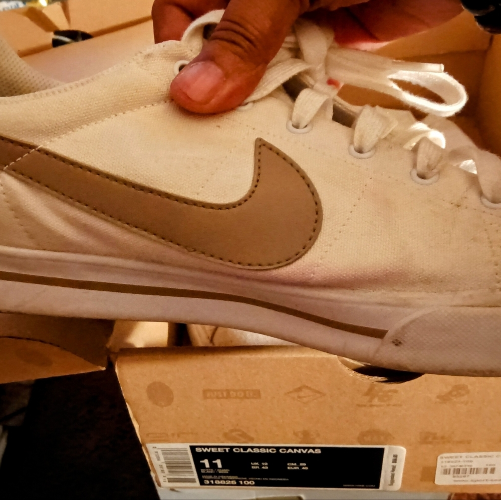 Nike Canvas Sneakers